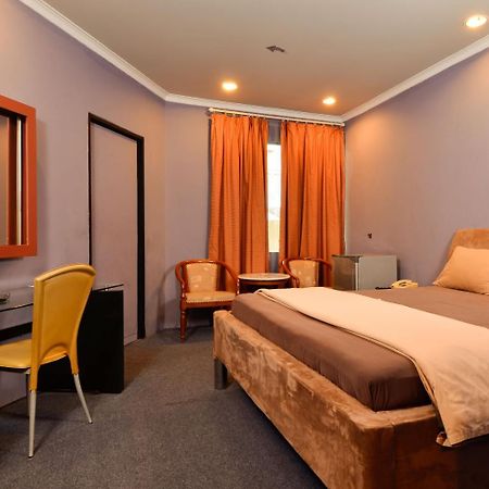 Hotel Peninsula Mangga Besar Jakarta Ngoại thất bức ảnh